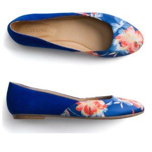 VIOLET & RED 8 VICKY FLORAL FLAT